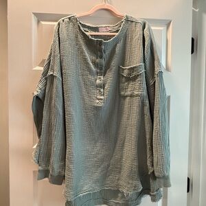 pink lily blue/green top